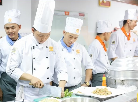 Bếp trưởng bếp Việt - Công Ty Cổ Phần Hướng Nghiệp Á Âu